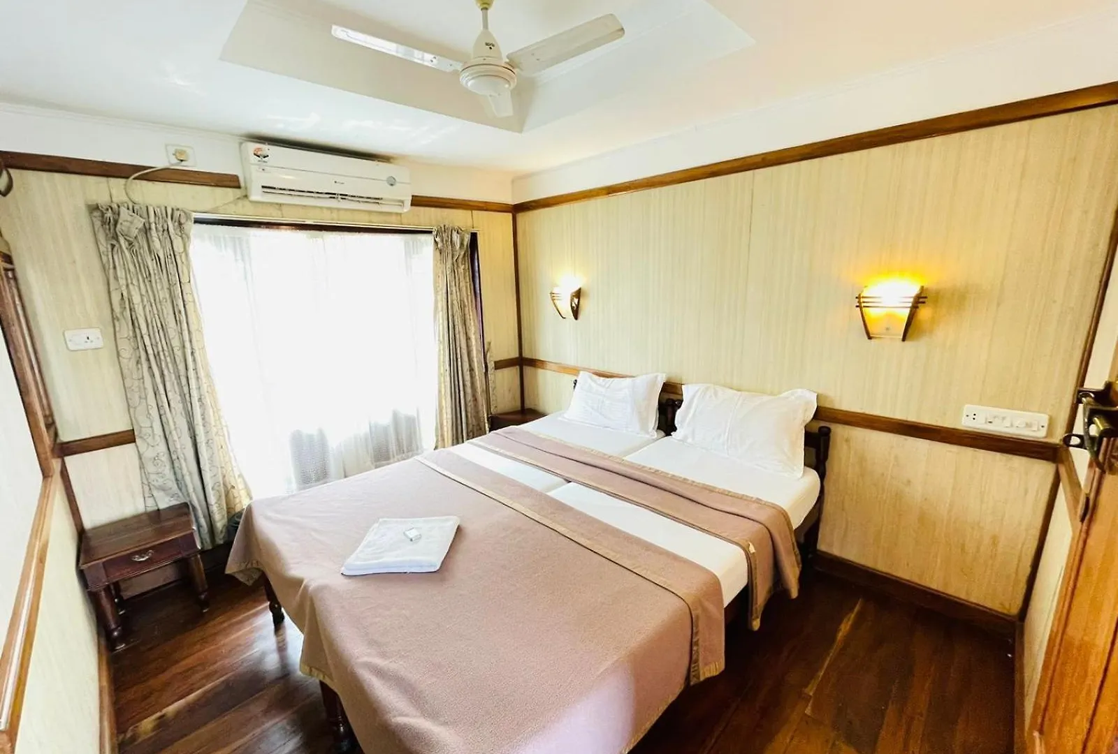 Hotel Royal Boathouse Alappuzha Hotel na wodzie