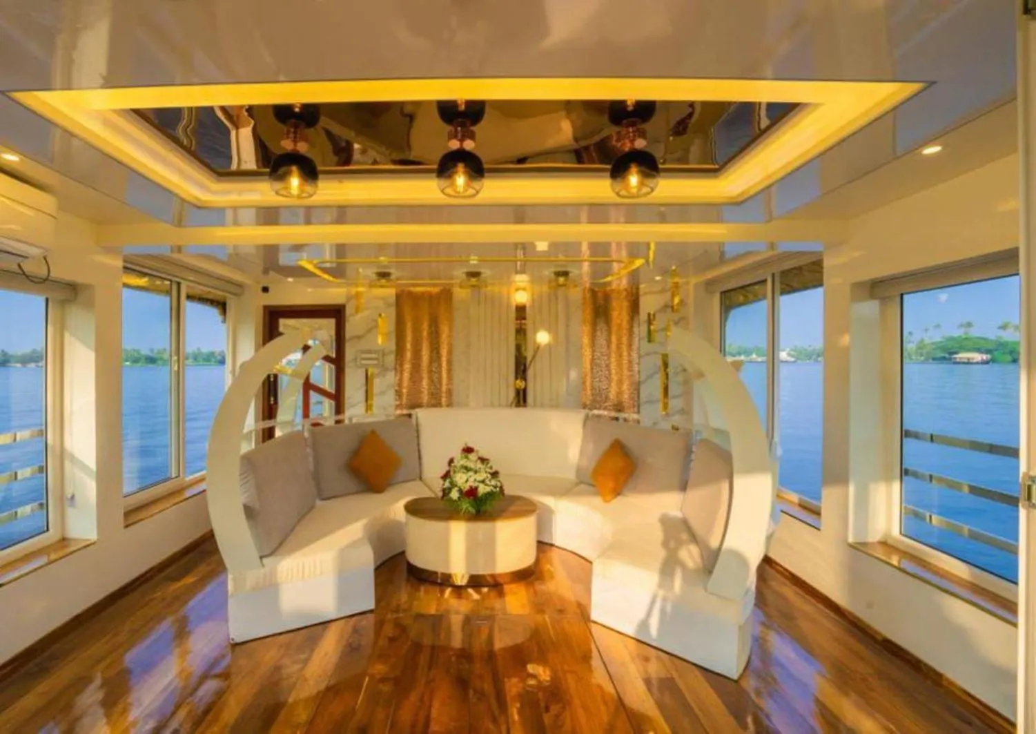 Hotel Royal Boathouse Alappuzha