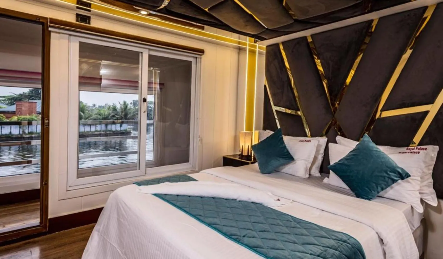 Hotel Royal Boathouse Alappuzha Hotel na wodzie